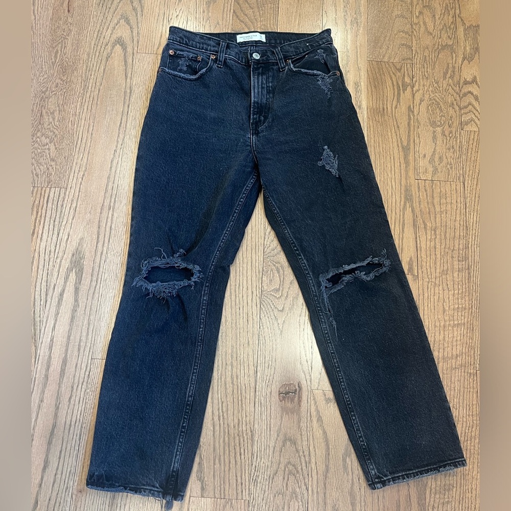 Abecrombie black “The 90’s Straight” ripped jeans